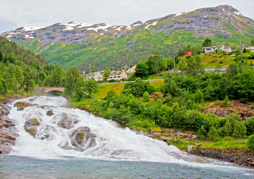CRUCEROS HELLESYLT NORUEGA CRUCEROS GEIRANGER CRUCEROS JOSTEDALSBREEN NATIONAL PARK CRUCEROS FIORDOS NORUEGOS NORWAY FJORDS CASCADA WATERFALL